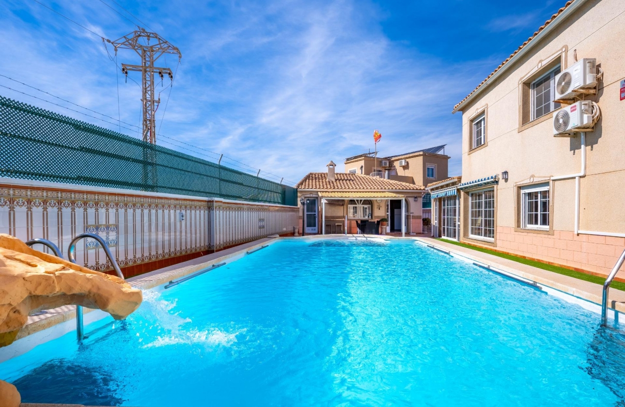 Resale - Villa - Torrevieja - El Chaparral