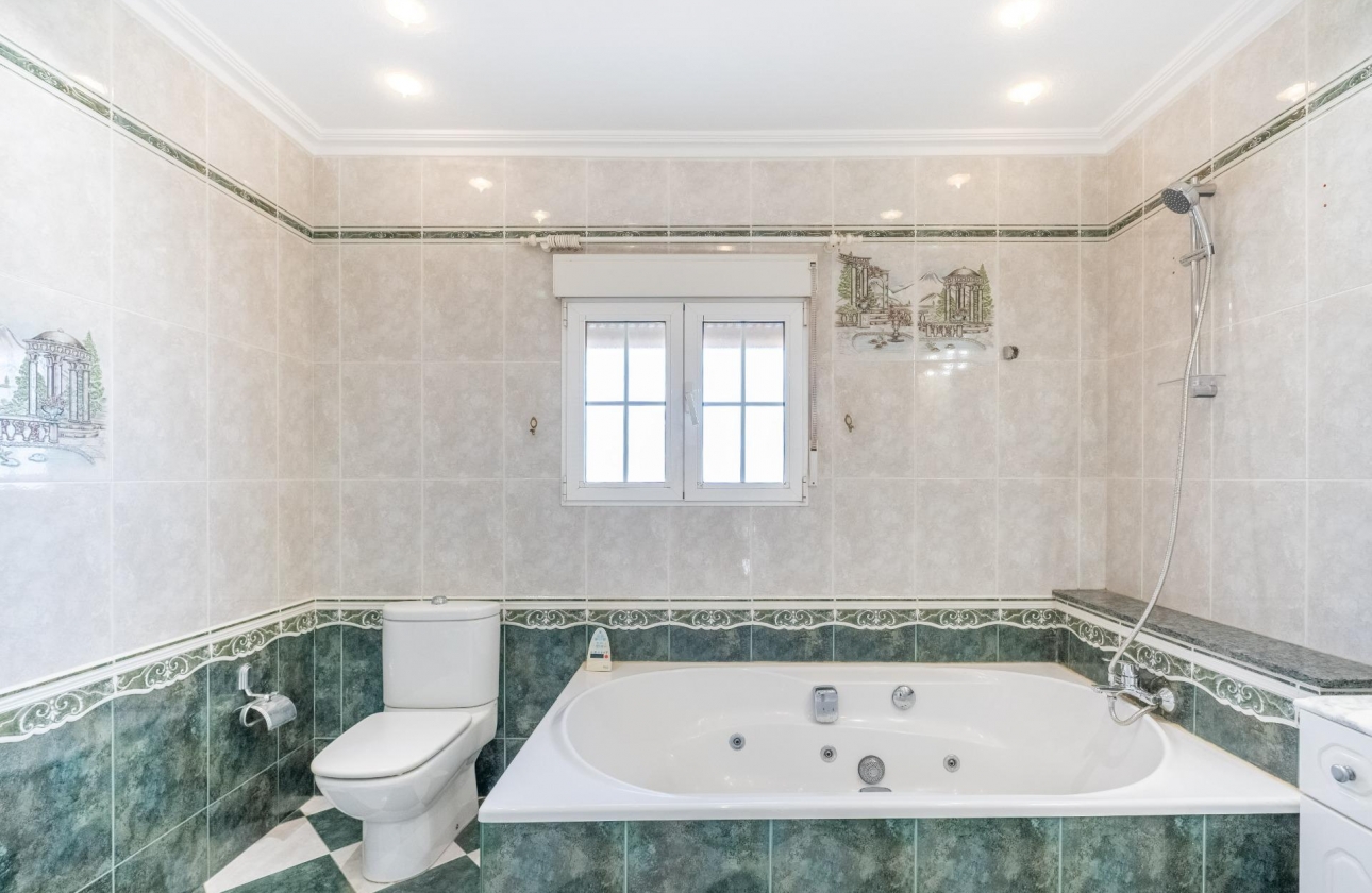 Resale - Villa - Torrevieja - El Chaparral