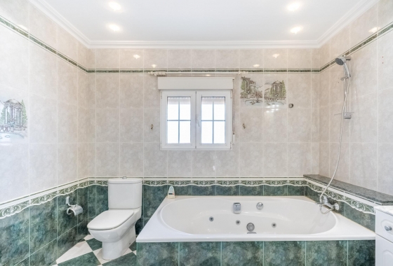 Resale - Villa - Torrevieja - El Chaparral