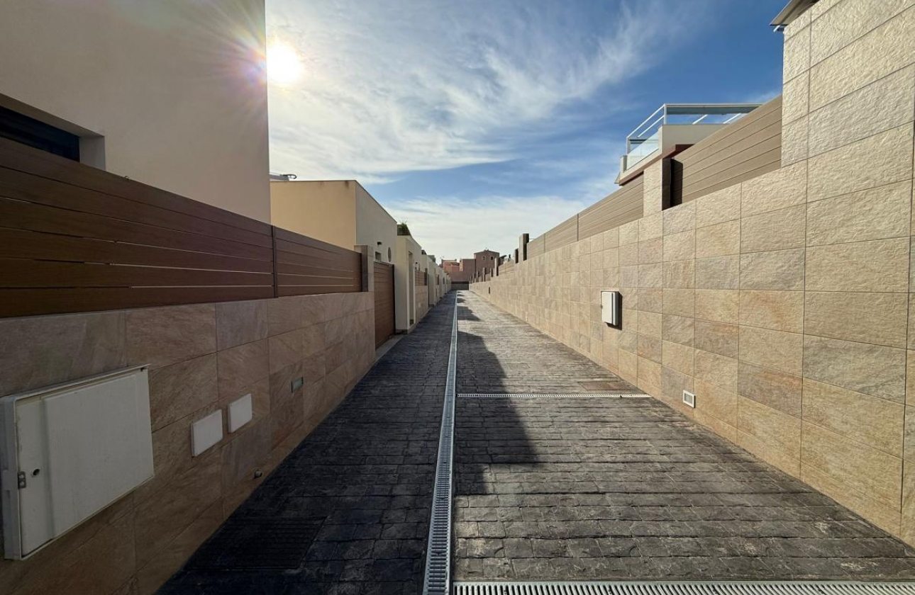 Resale - Villa - Los Montesinos