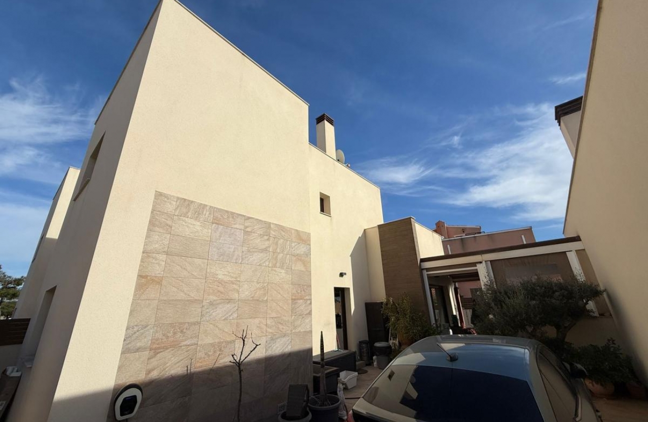 Resale - Villa - Los Montesinos