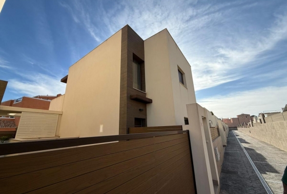 Resale - Villa - Los Montesinos