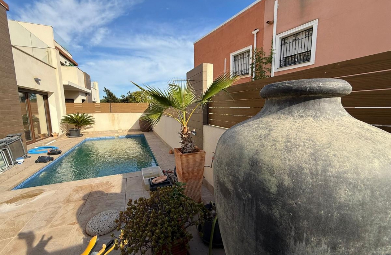 Resale - Villa - Los Montesinos