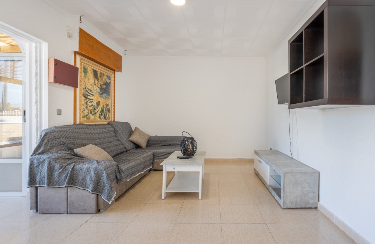 Resale - Villa - Torrevieja - Urbanización San Luis