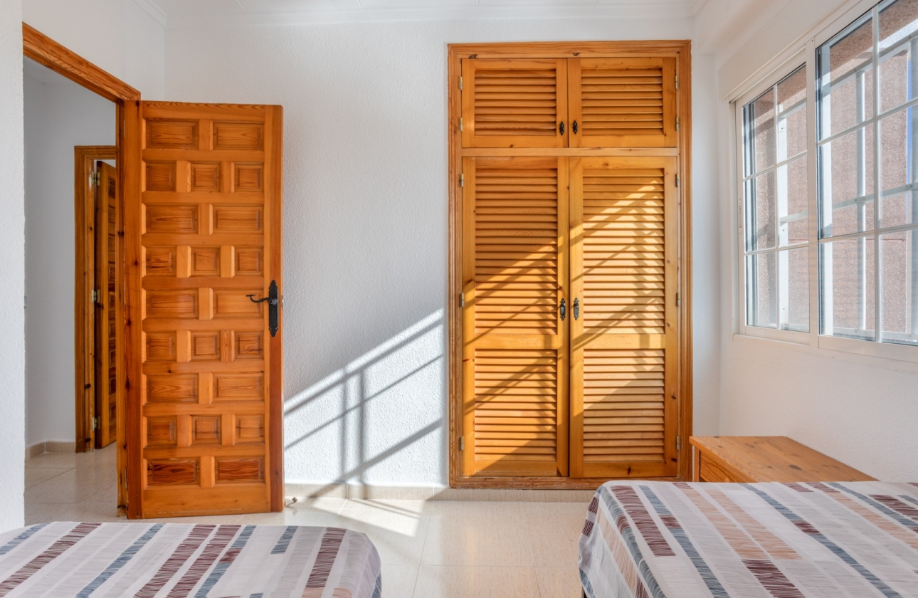 Resale - Villa - Torrevieja - Urbanización San Luis