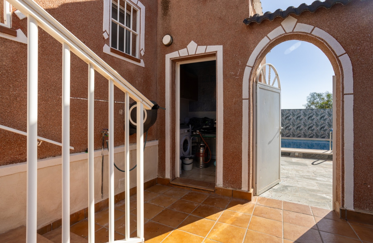 Resale - Villa - Torrevieja - Urbanización San Luis