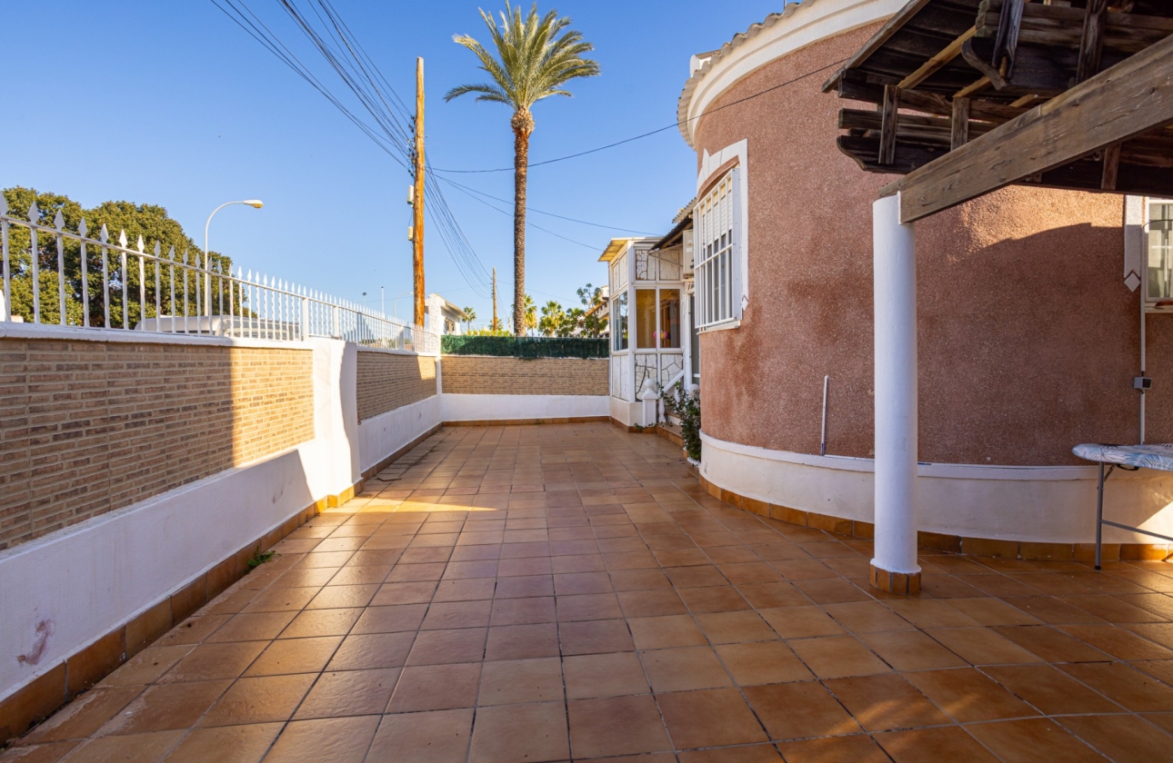 Resale - Villa - Torrevieja - Urbanización San Luis