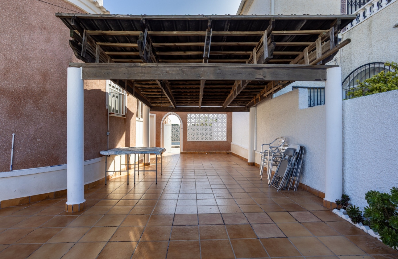 Resale - Villa - Torrevieja - Urbanización San Luis