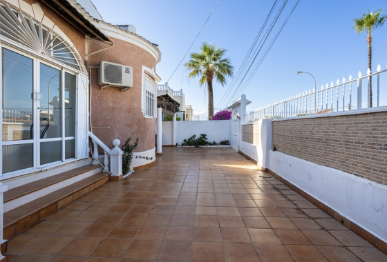 Resale - Villa - Torrevieja - Urbanización San Luis