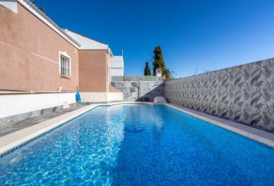 Resale - Villa - Torrevieja - Urbanización San Luis