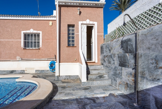 Resale - Villa - Torrevieja - Urbanización San Luis