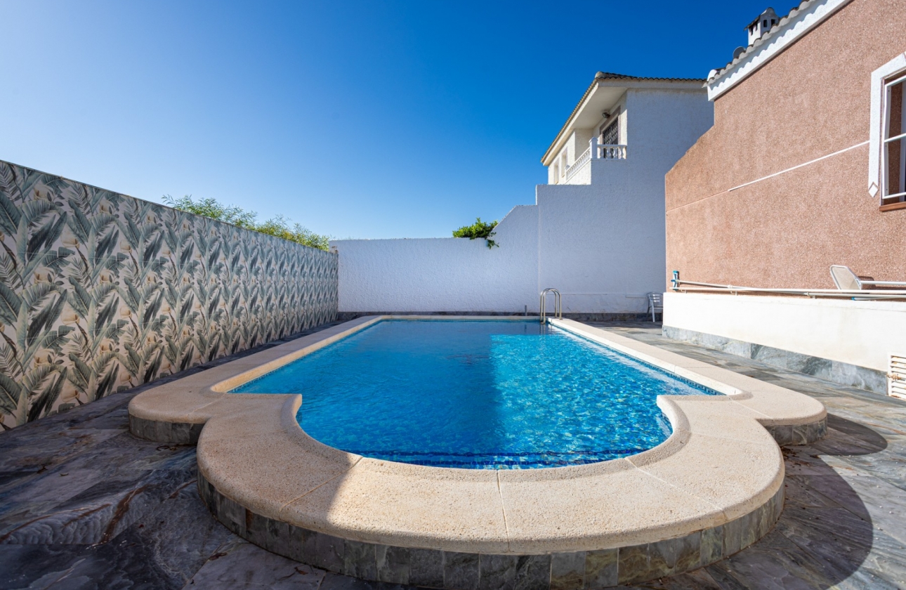 Resale - Villa - Torrevieja - Urbanización San Luis