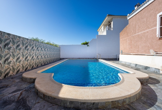 Resale - Villa - Torrevieja - Urbanización San Luis