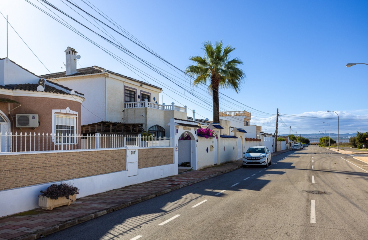 Resale - Villa - Torrevieja - Urbanización San Luis