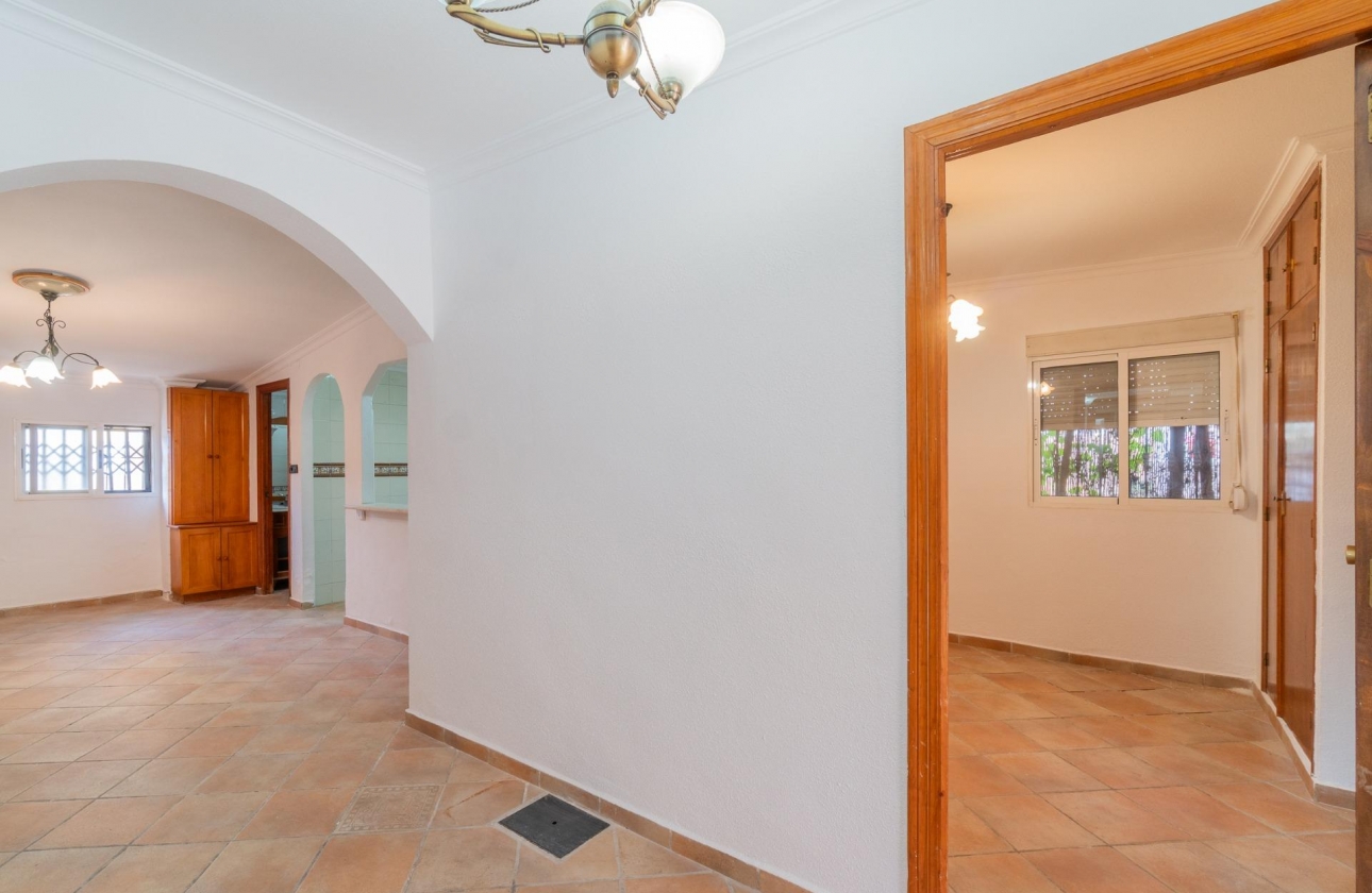 Resale - Villa - Torrevieja - Los Altos