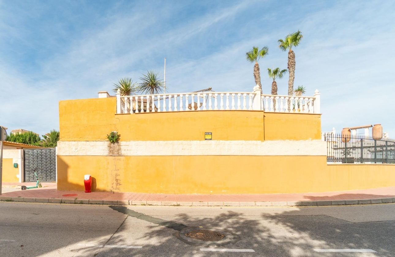 Resale - Villa - Torrevieja - Los Altos