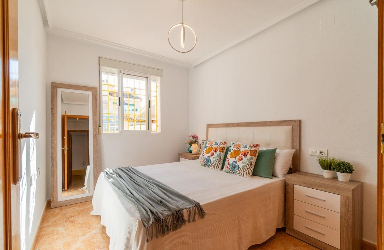 Resale - Villa - Torrevieja - El limonar