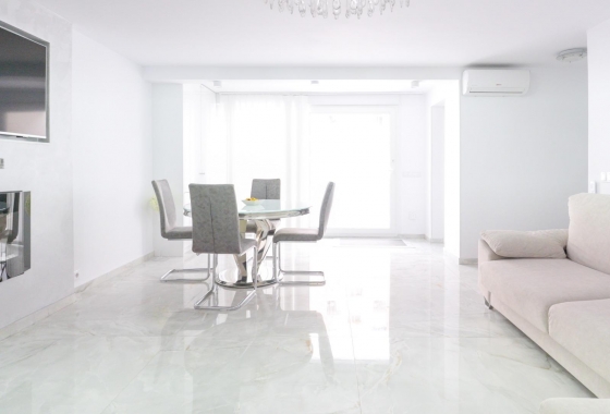 Rynek wtórny - Szeregowiec - Torrevieja - Punta Prima