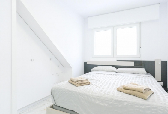 Rynek wtórny - Szeregowiec - Torrevieja - Punta Prima