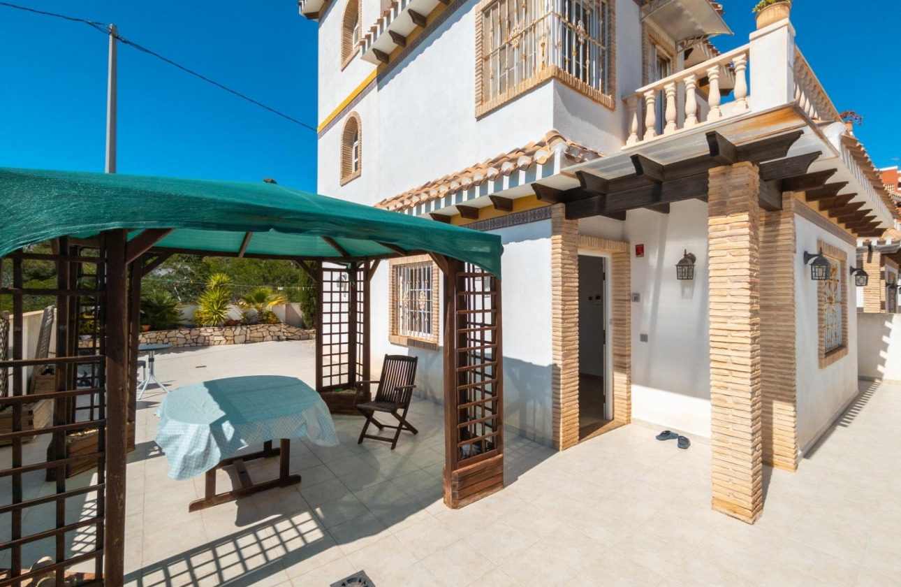 Resale - Villa - Torrevieja - La Mata