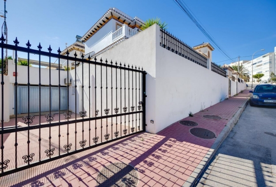 Resale - Villa - Torrevieja - La Mata