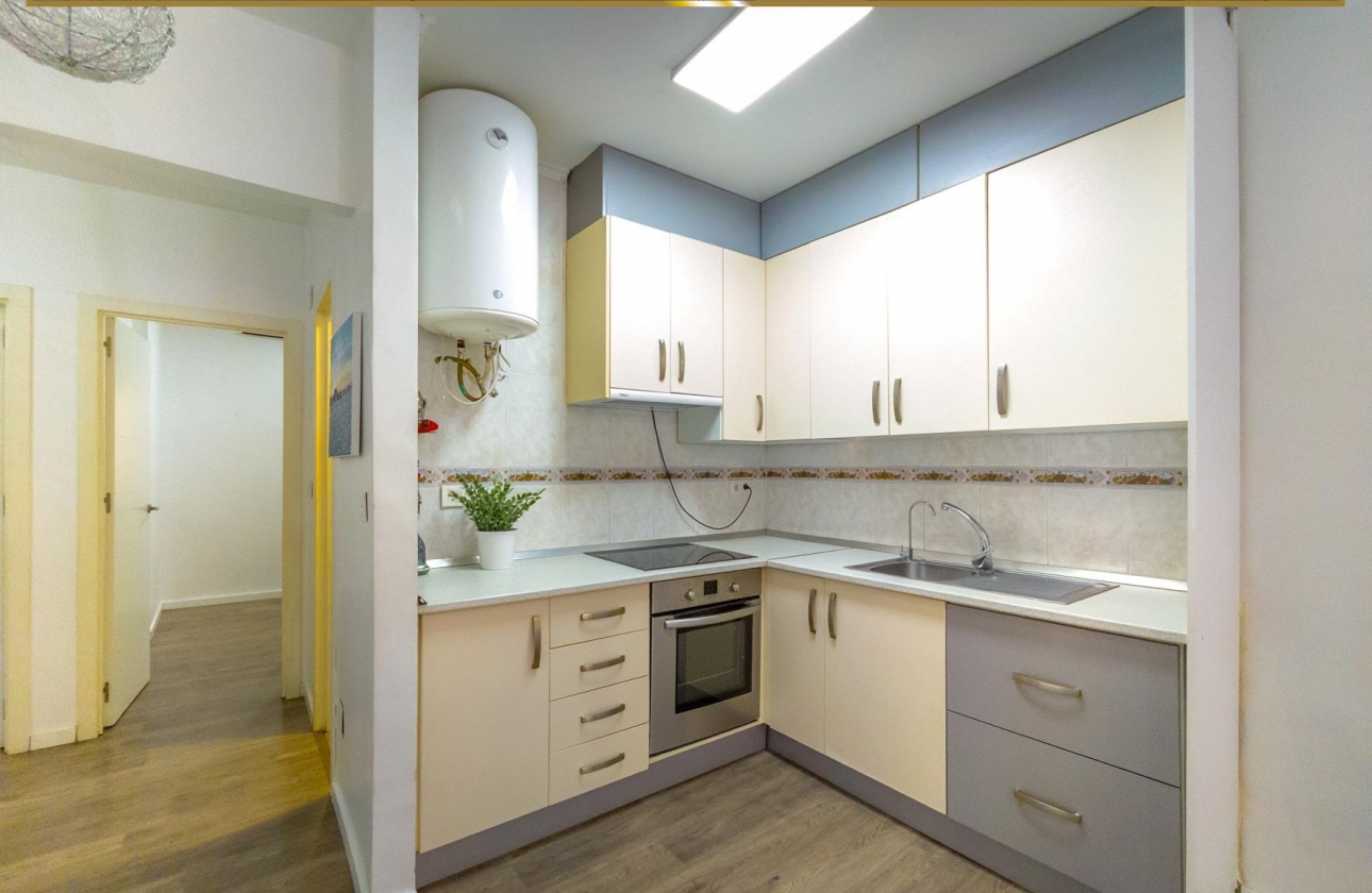 Rynek wtórny - Apartament - Torrevieja - Estacion de autobuses