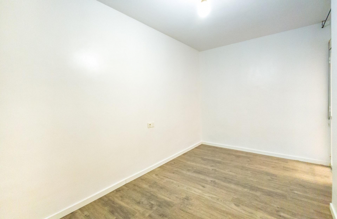 Rynek wtórny - Apartament - Torrevieja - Estacion de autobuses