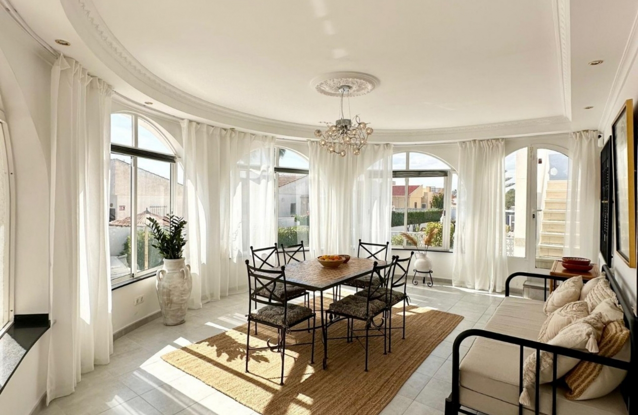 Resale - Villa - Torrevieja - San Luis