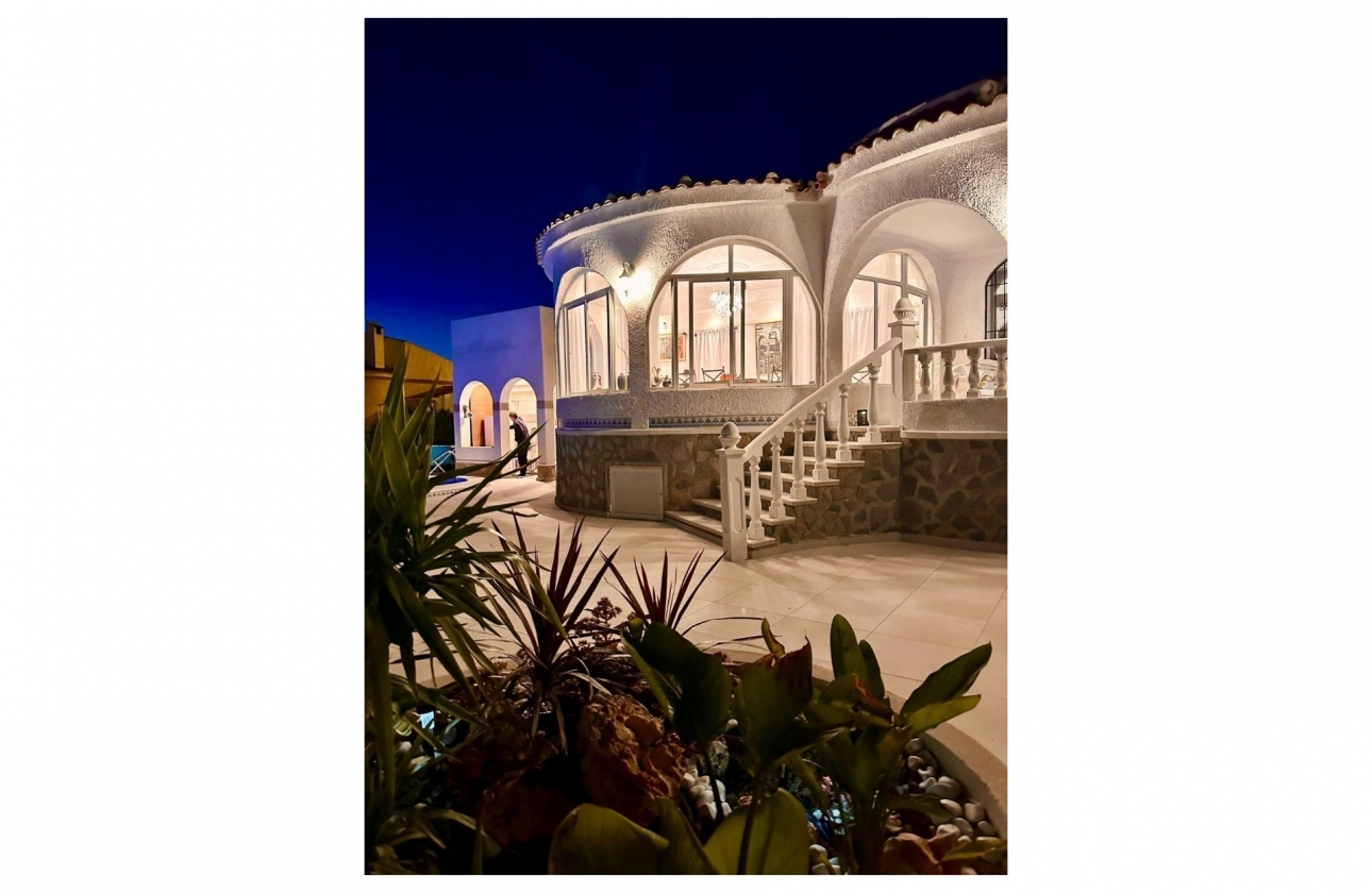 Resale - Villa - Torrevieja - San Luis