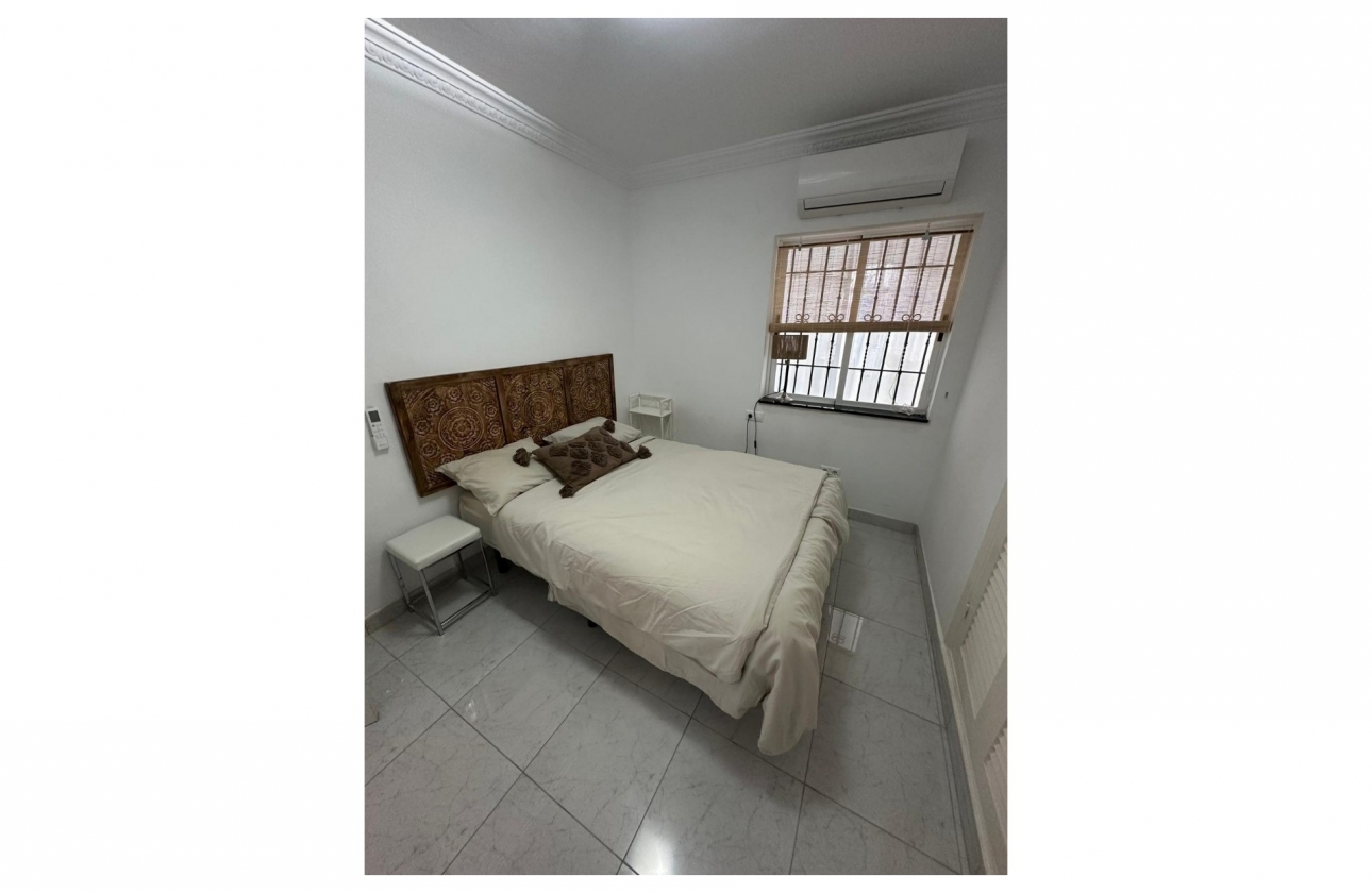 Resale - Villa - Torrevieja - San Luis