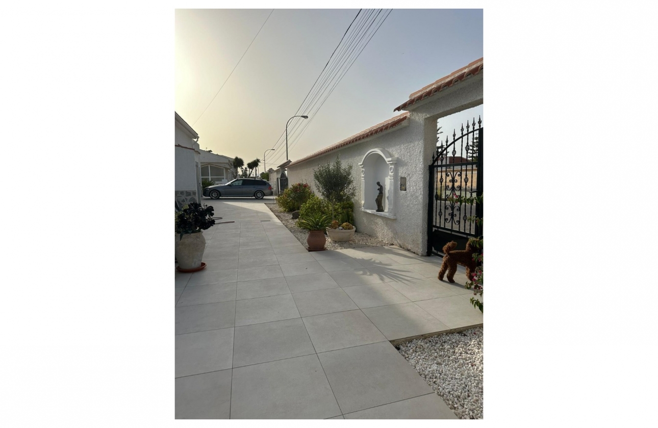 Resale - Villa - Torrevieja - San Luis