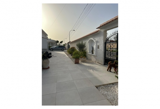 Resale - Villa - Torrevieja - San Luis