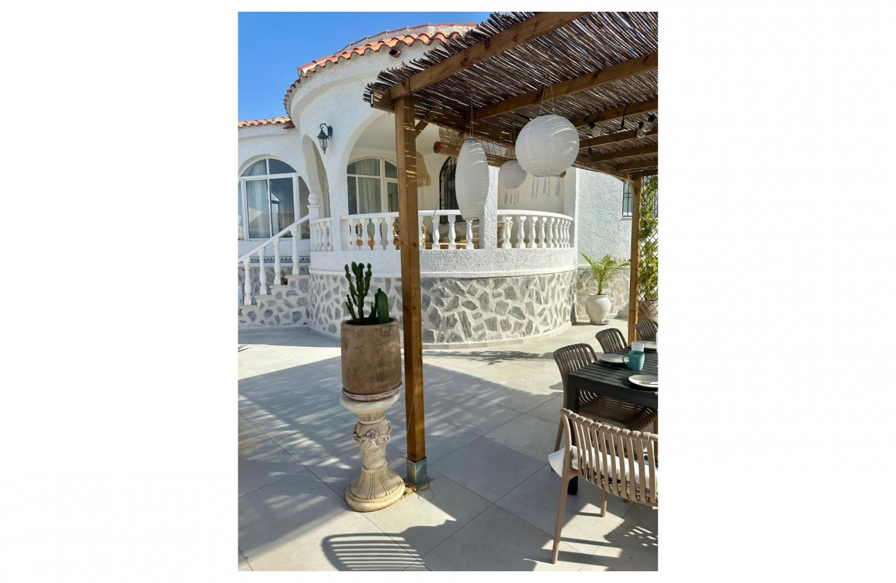 Resale - Villa - Torrevieja - San Luis