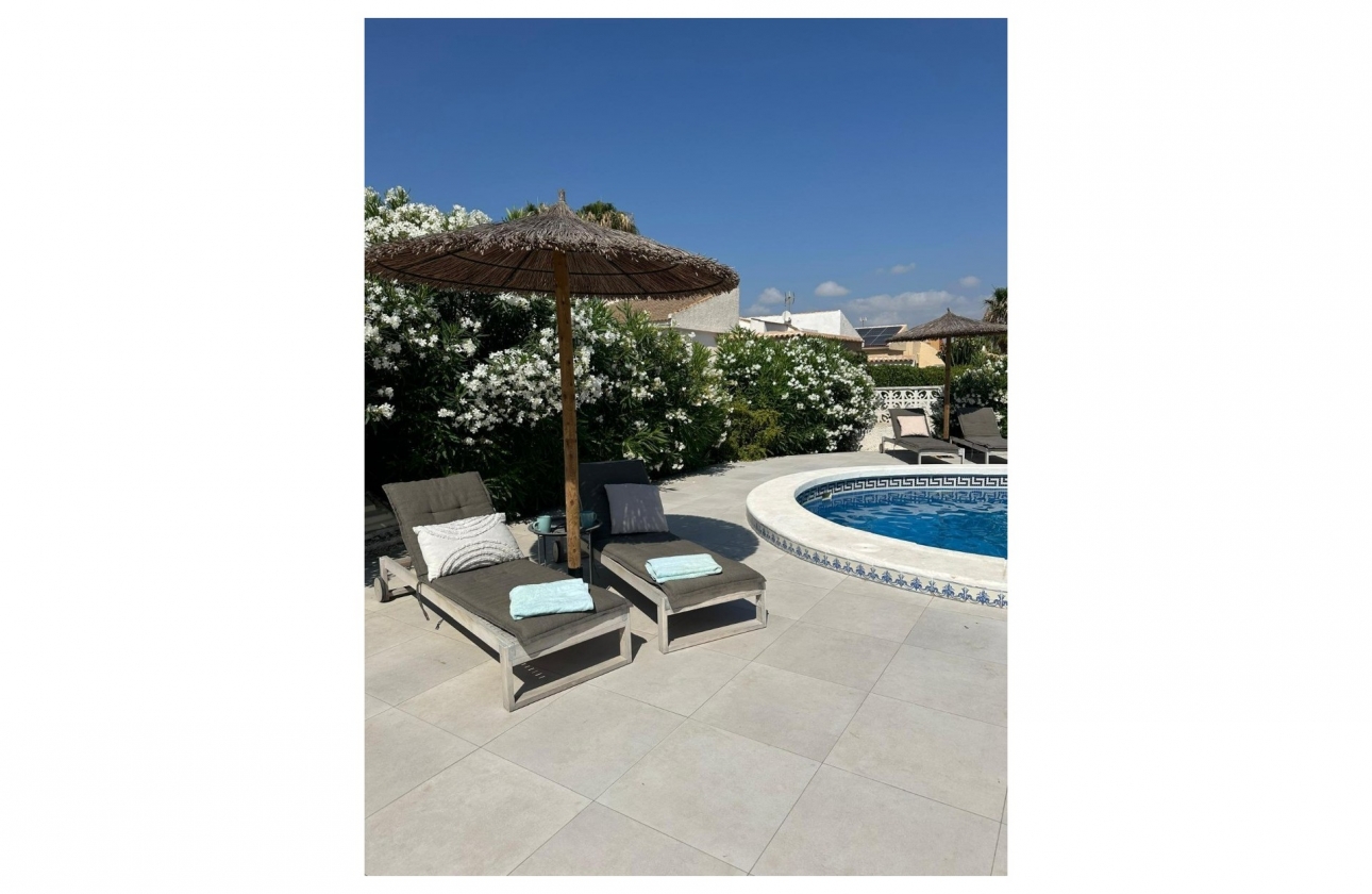 Resale - Villa - Torrevieja - San Luis