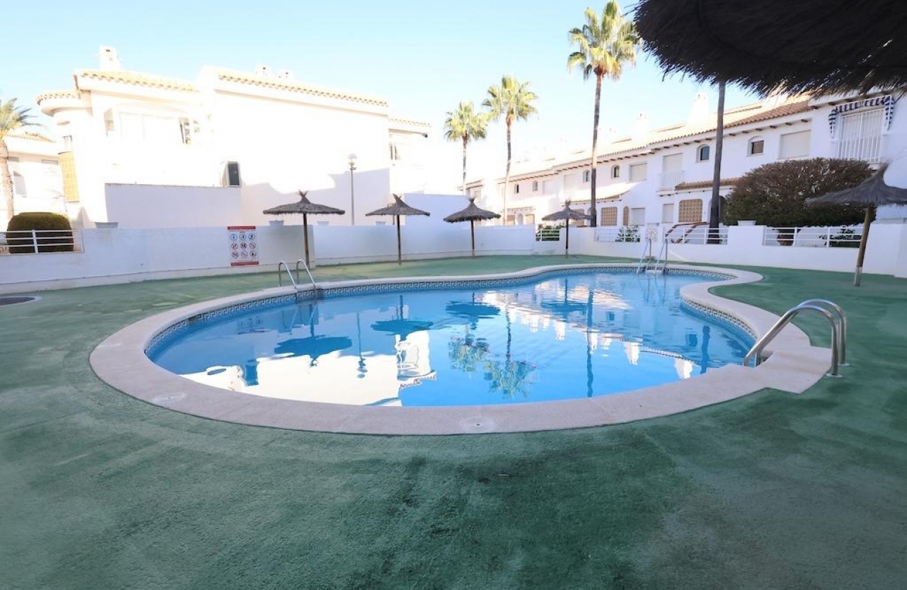 Resale - Bungalow - Orihuela Costa - Campoamor