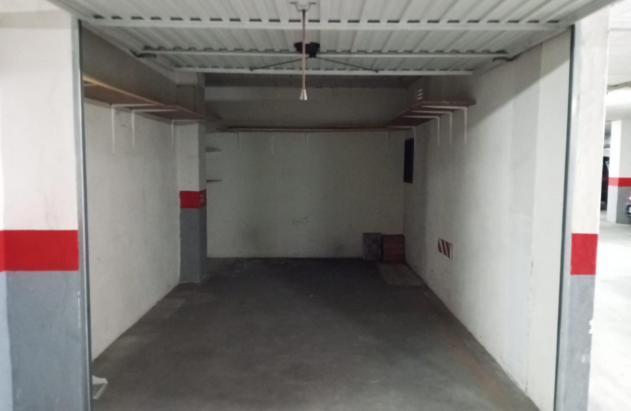 Rynek wtórny - Garaż - Torrevieja - Estacion de autobuses