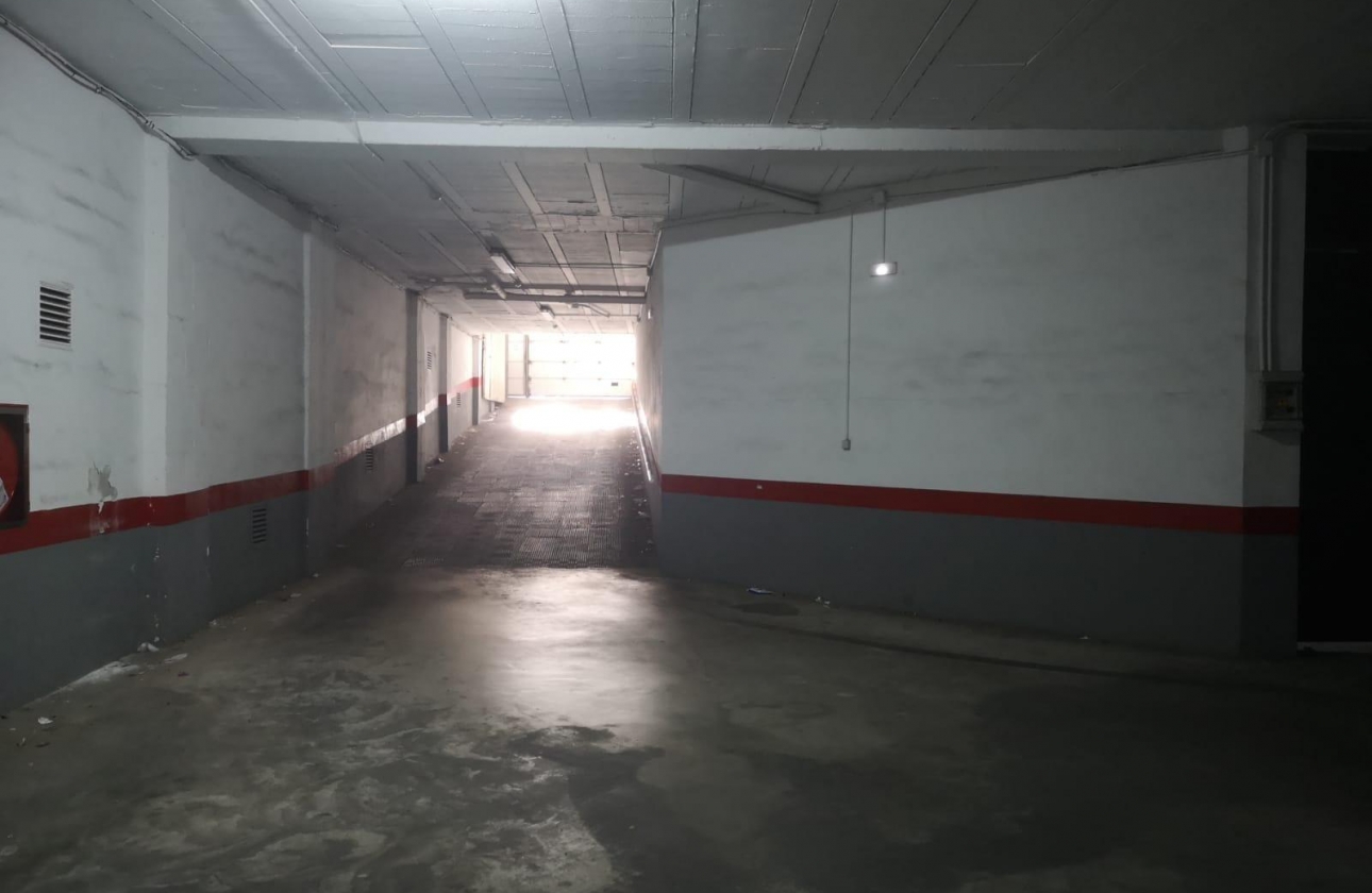 Rynek wtórny - Garaż - Torrevieja - Estacion de autobuses