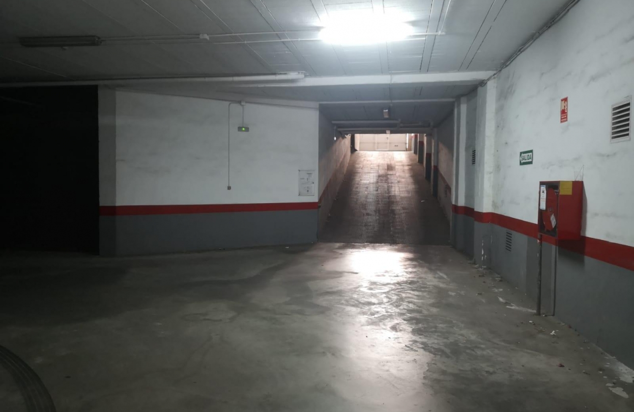 Rynek wtórny - Garaż - Torrevieja - Estacion de autobuses