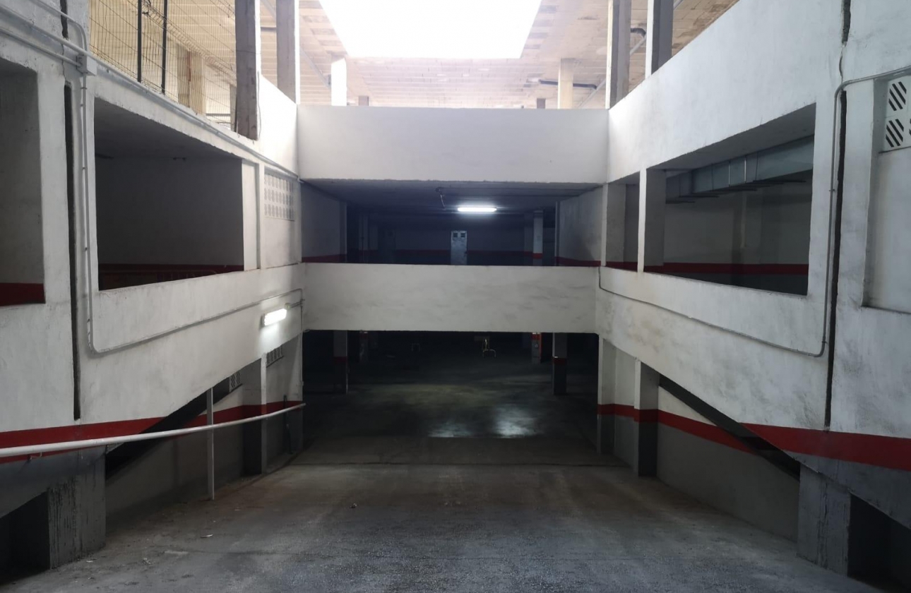 Rynek wtórny - Garaż - Torrevieja - Estacion de autobuses