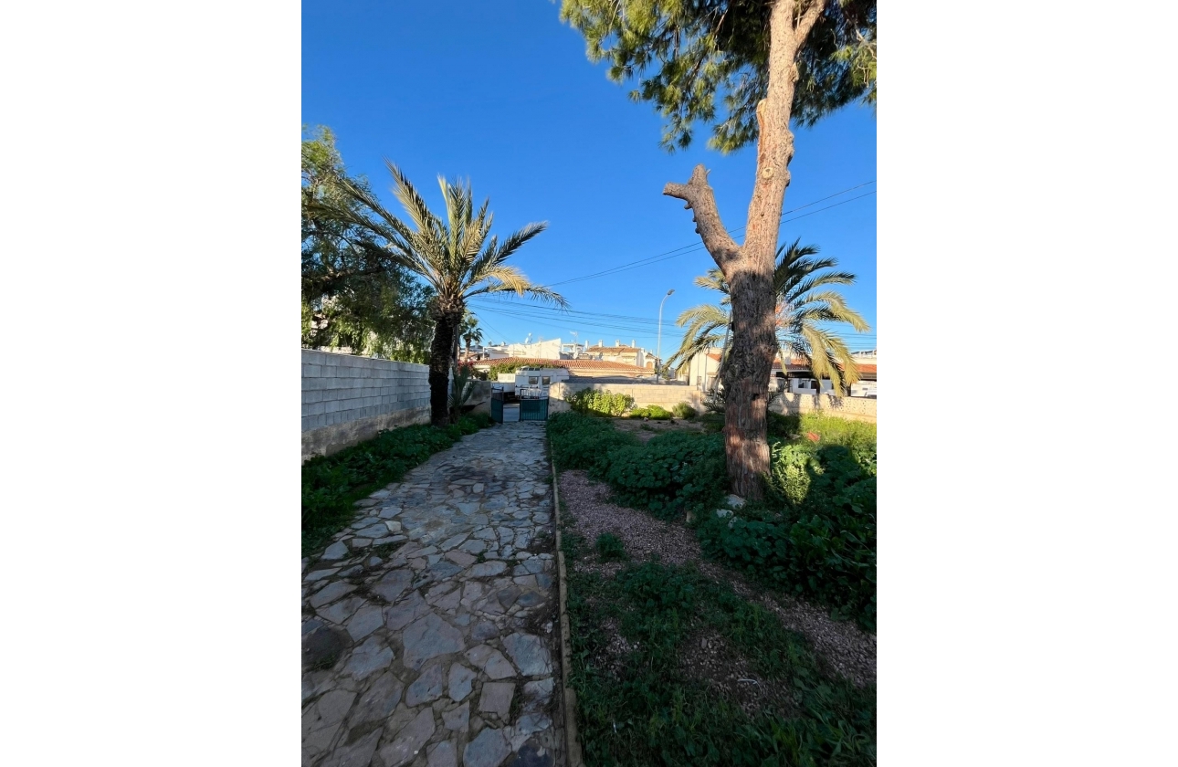 Resale - Villa - Torrevieja - Aguas Nuevas