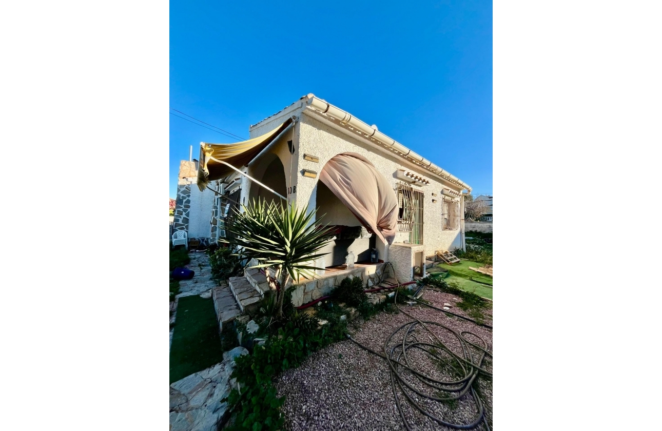 Resale - Villa - Torrevieja - Aguas Nuevas