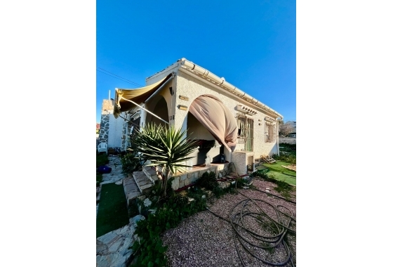 Resale - Villa - Torrevieja - Aguas Nuevas