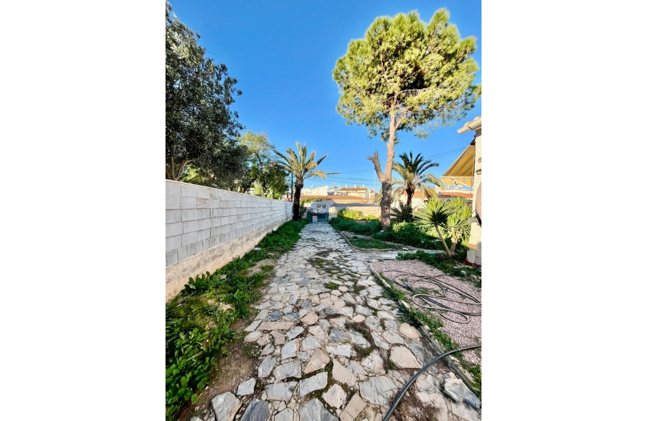 Resale - Villa - Torrevieja - Aguas Nuevas