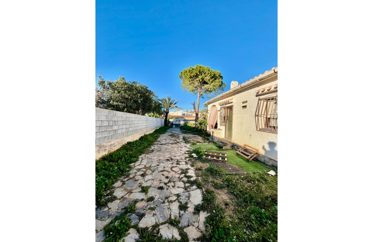 Resale - Villa - Torrevieja - Aguas Nuevas