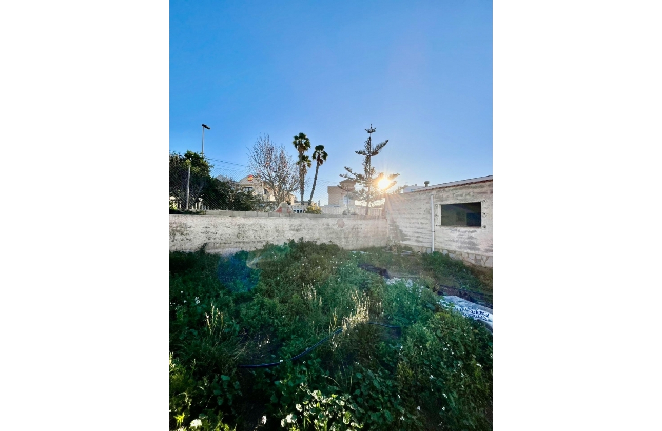 Resale - Villa - Torrevieja - Aguas Nuevas