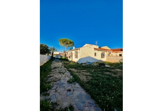 Resale - Villa - Torrevieja - Aguas Nuevas