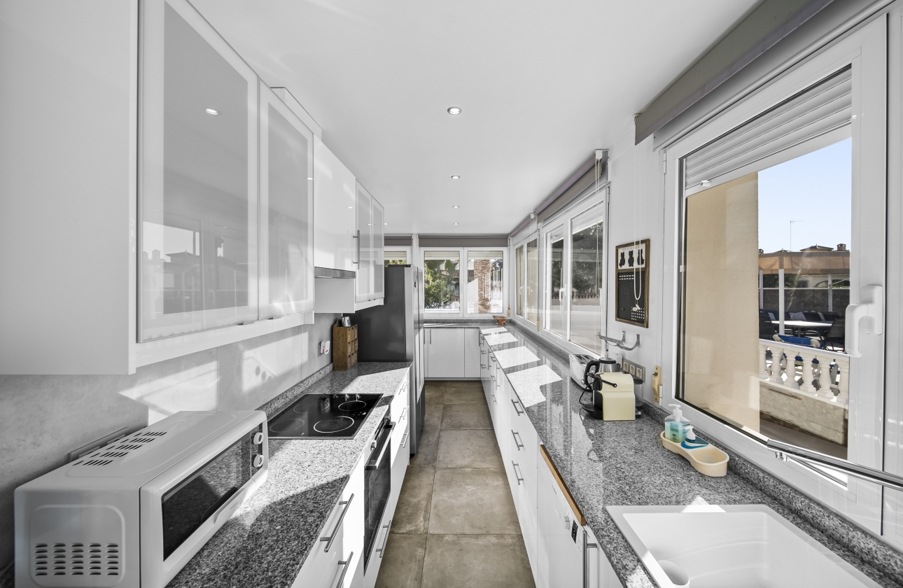 Resale - Villa - Orihuela Costa - La Zenia