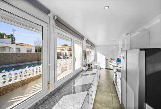 Resale - Villa - Orihuela Costa - La Zenia