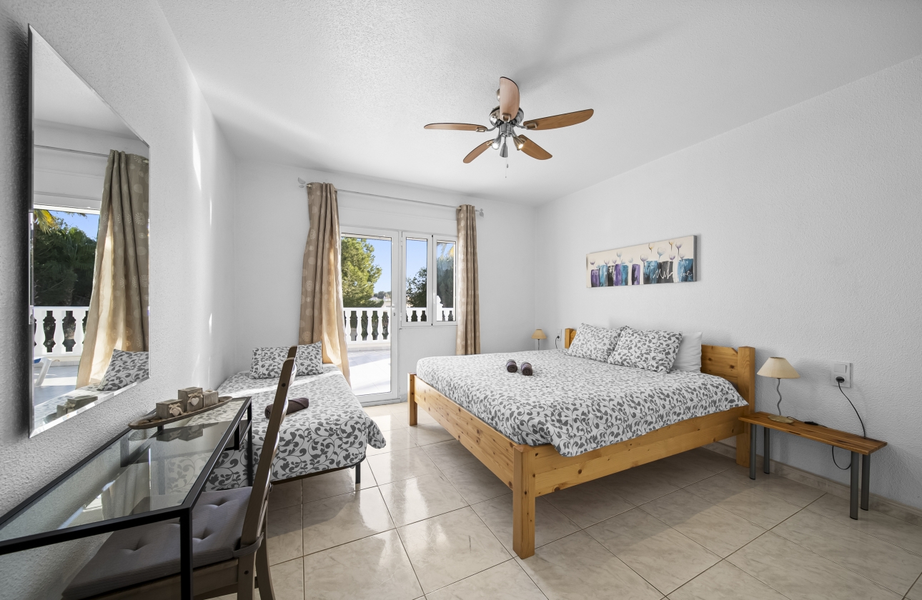 Resale - Villa - Orihuela Costa - La Zenia