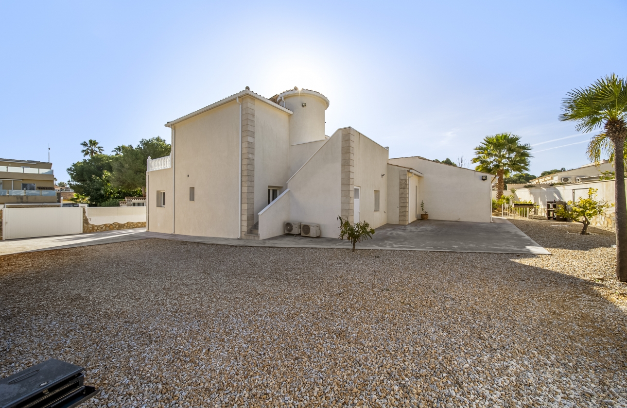 Resale - Villa - Orihuela Costa - La Zenia